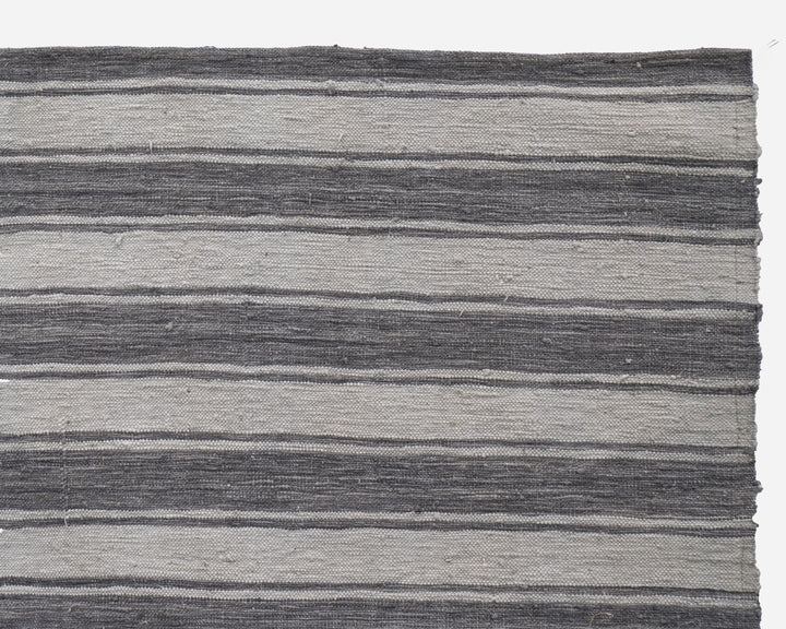Brown Kilim Rug 5' 5" x 7' 10" | No. VR26936