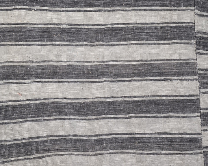 Brown Kilim Rug 5' 5" x 7' 10" | No. VR26936
