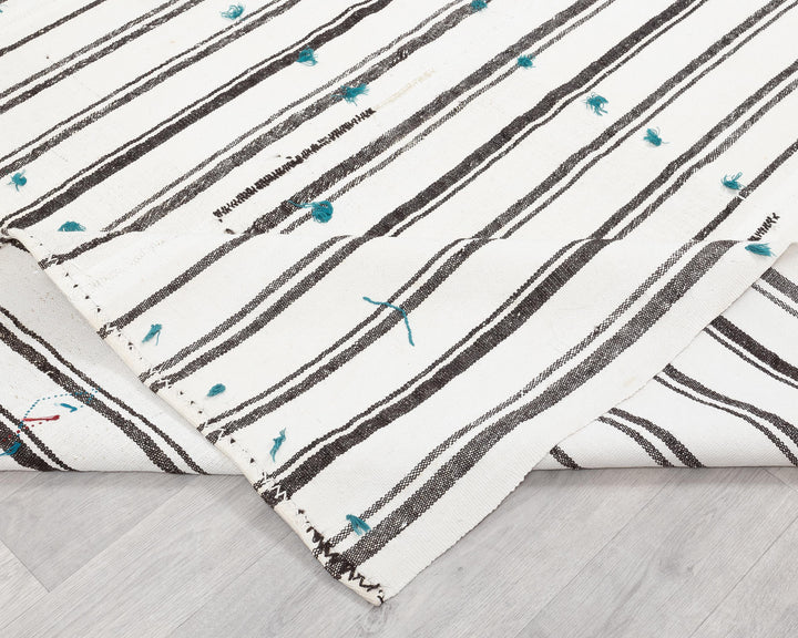 White Kilim Rug 6' 6" x 9' 9" | No. VR44539