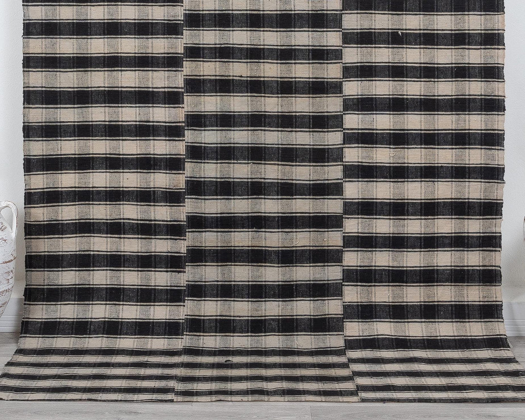 Kilim Rug 5' 3" x 8' 2" | No. VR57083