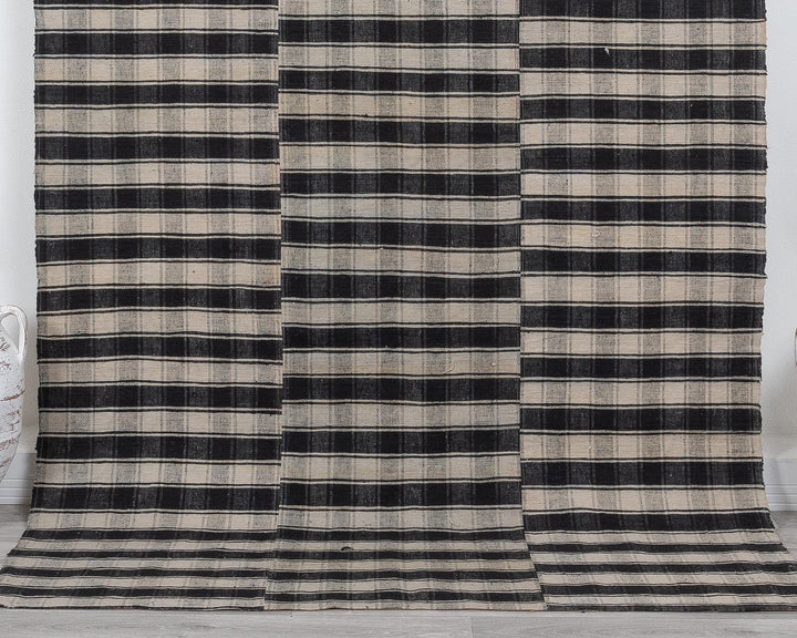 Kilim Rug 5' 3" x 8' 2" | No. VR57083