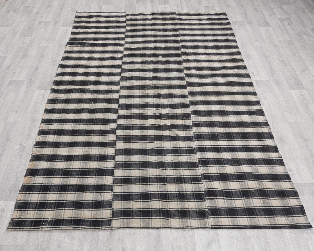 Kilim Rug 5' 3" x 8' 2" | No. VR57083