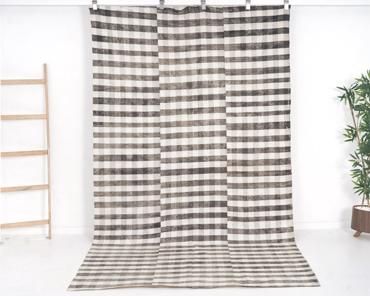 Kilim Rug 5' 6" x 9' 7" | No. VR92255