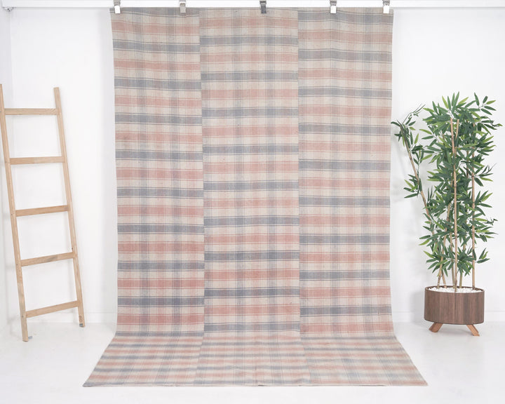 Kilim Rug 5' 6" x 9' 5" | No. VR49138
