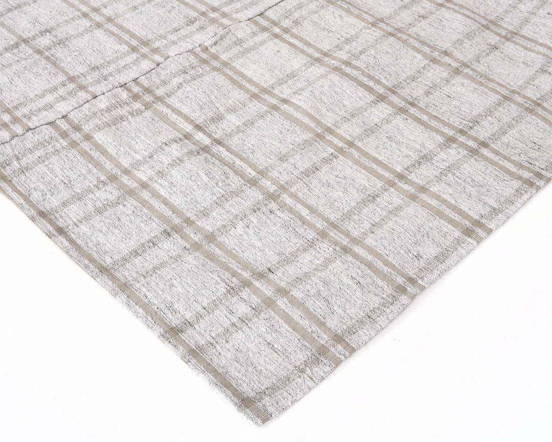 White Kilim Rug 5' 5" x 9' 4" | No. VR25209