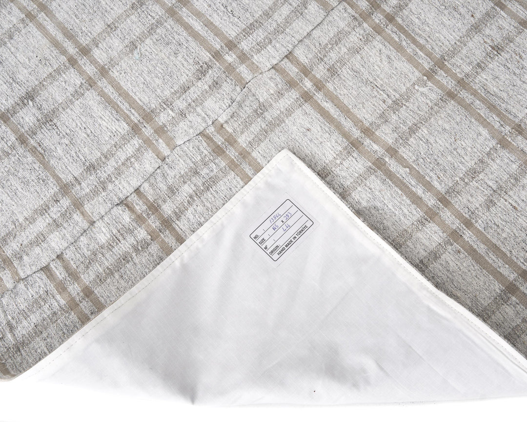 White Kilim Rug 5' 5" x 9' 4" | No. VR25209