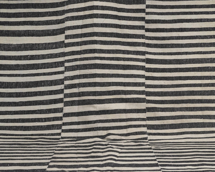 Kilim Rug 5' 5" x 8' 11" | No. VR58196
