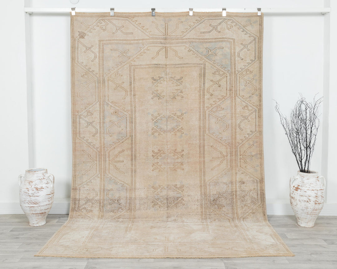 Beige Oushak Rug 6' 5" x 9' 8" | No. VR86172