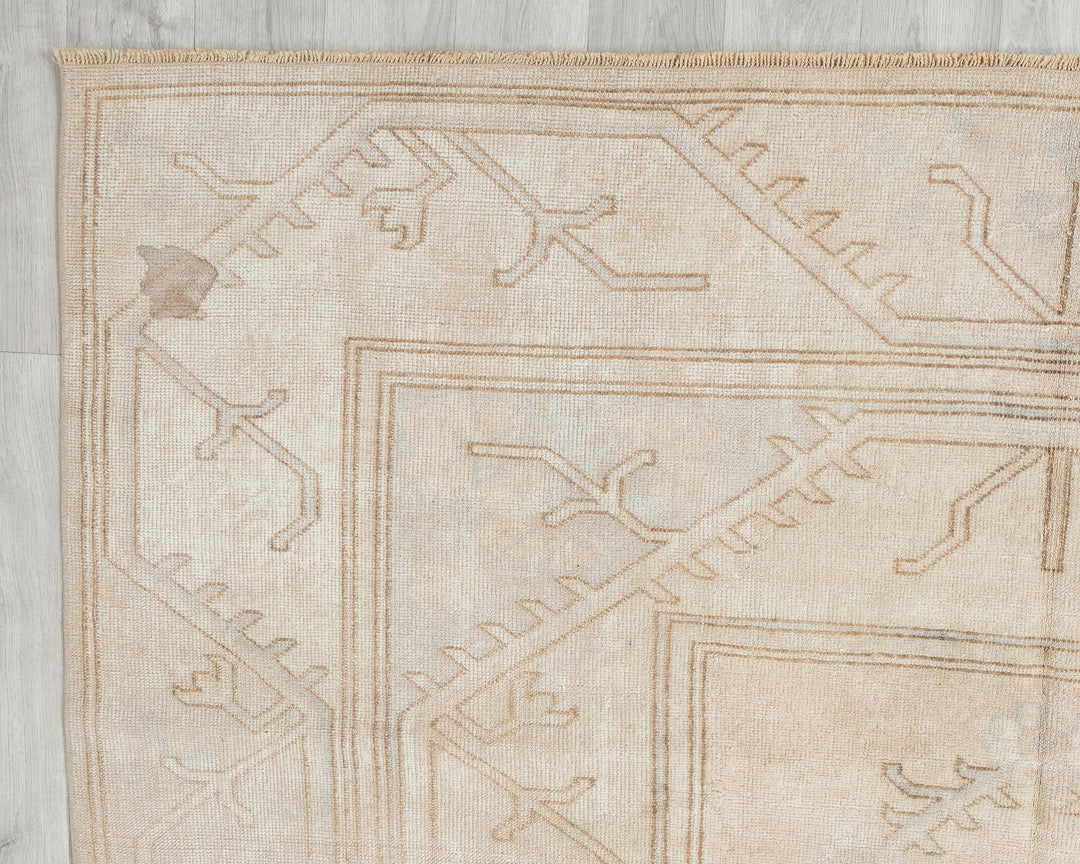 Beige Oushak Rug 6' 5" x 9' 8" | No. VR86172