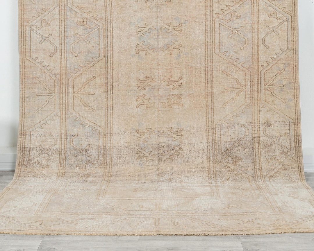 Beige Oushak Rug 6' 5" x 9' 8" | No. VR86172