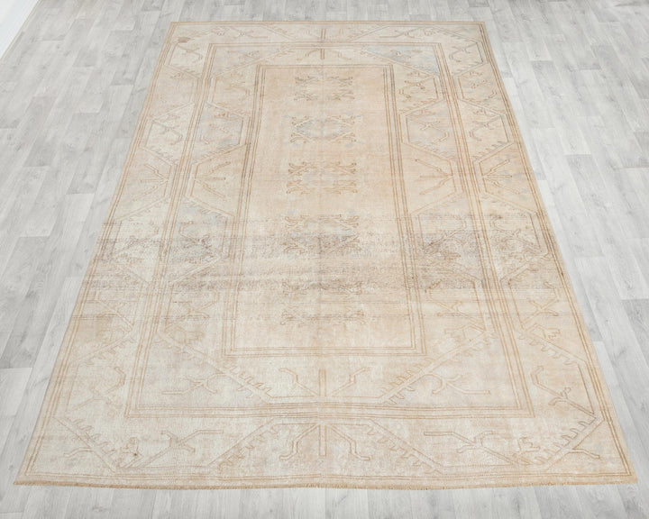 Beige Oushak Rug 6' 5" x 9' 8" | No. VR86172
