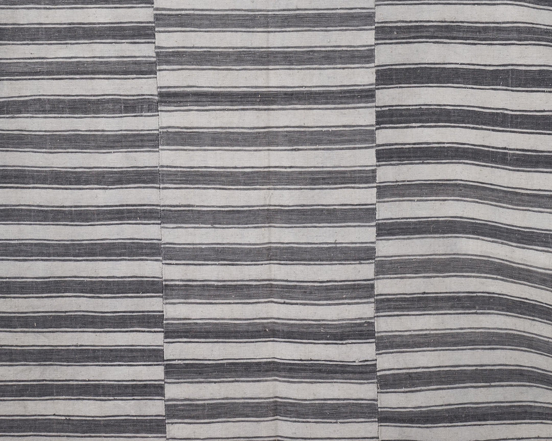 Brown Kilim Rug 5' 5" x 7' 10" | No. VR26936