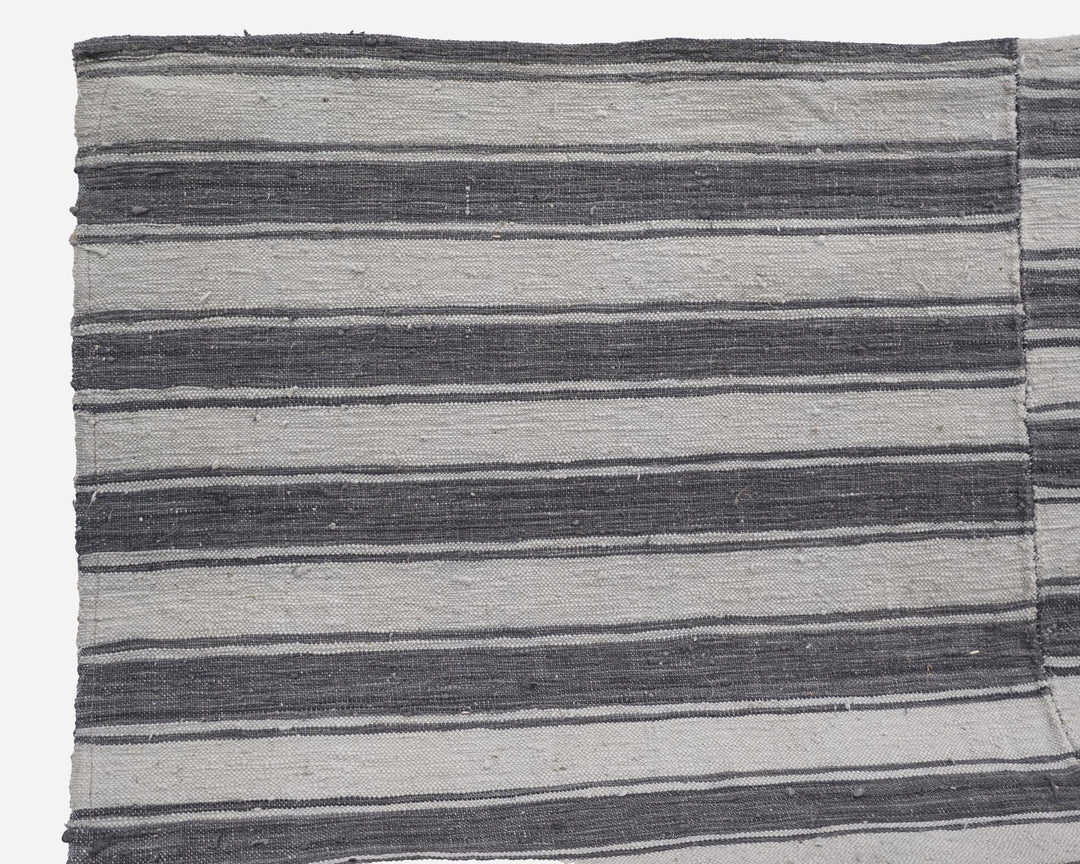 Brown Kilim Rug 5' 5" x 7' 10" | No. VR26936