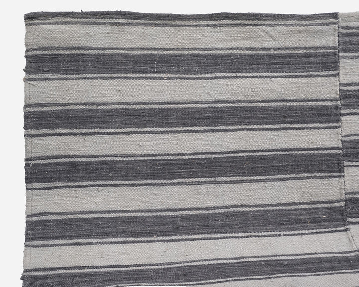 Brown Kilim Rug 5' 5" x 7' 10" | No. VR26936