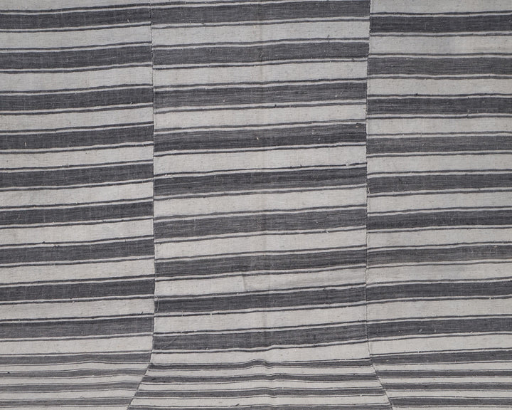 Brown Kilim Rug 5' 5" x 7' 10" | No. VR26936