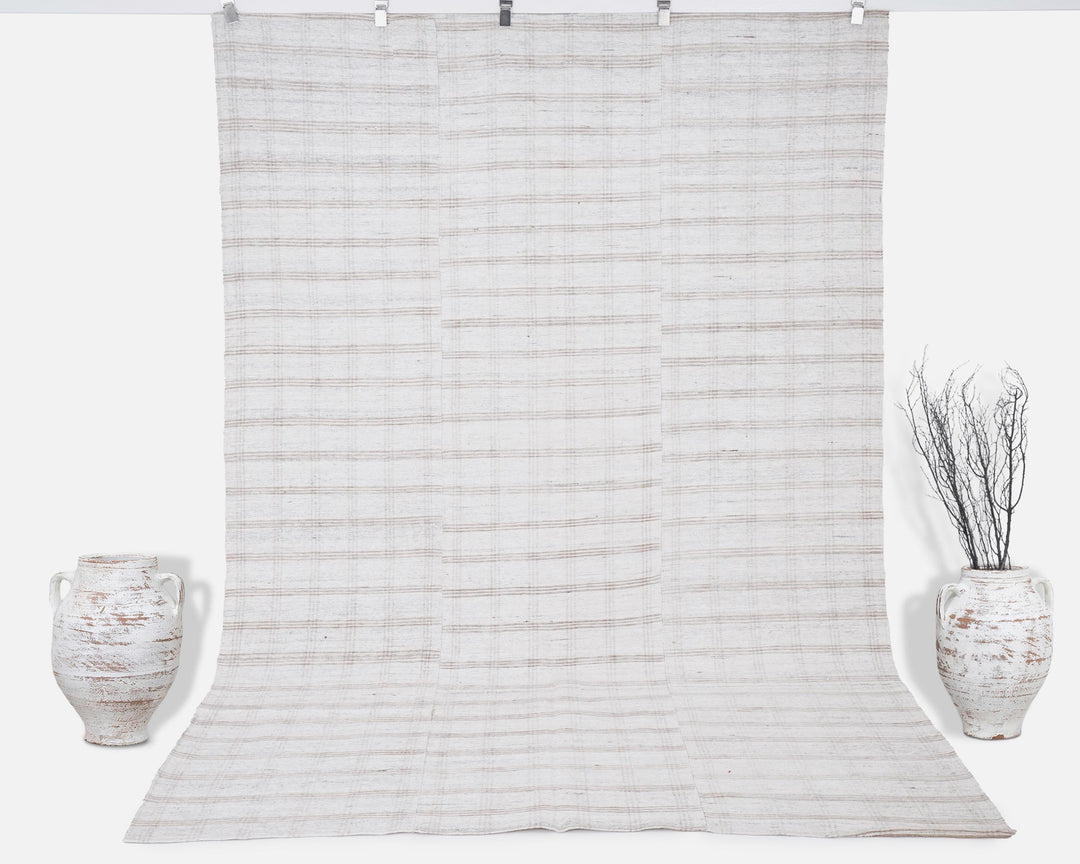 White Kilim Rug 6' x 9' | No. VR82679