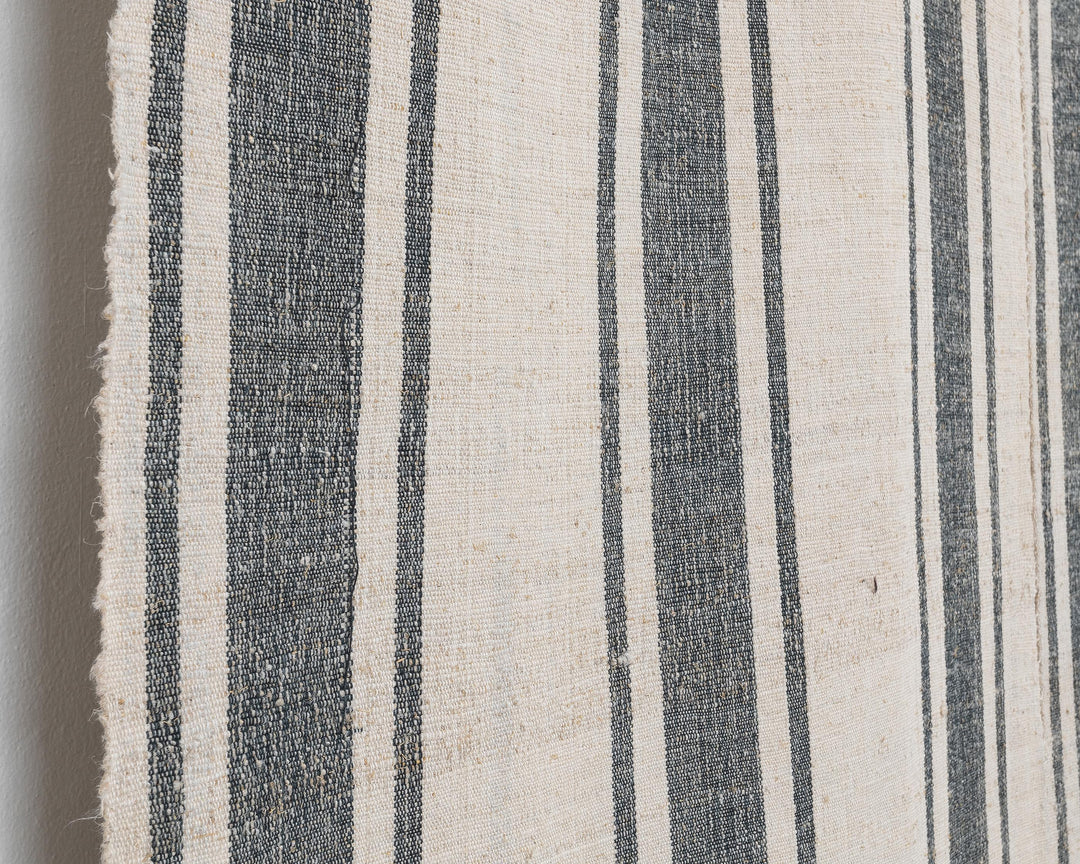 Faded Kilim Rug 7' 9" x 9' 11" | No. VR24478