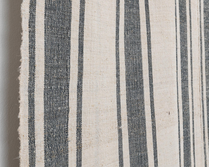 Faded Kilim Rug 7' 9" x 9' 11" | No. VR24478