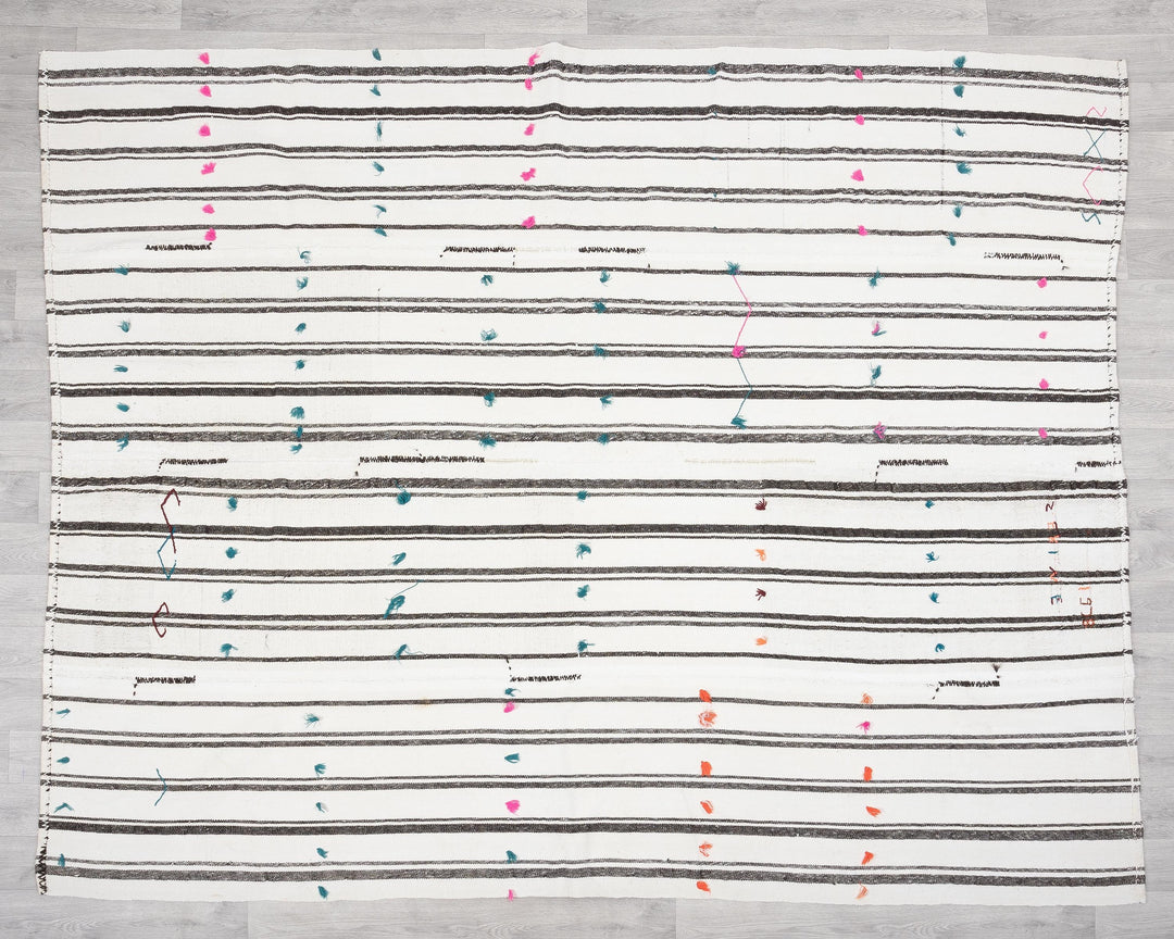 White Kilim Rug 6' 6" x 9' 9" | No. VR44539