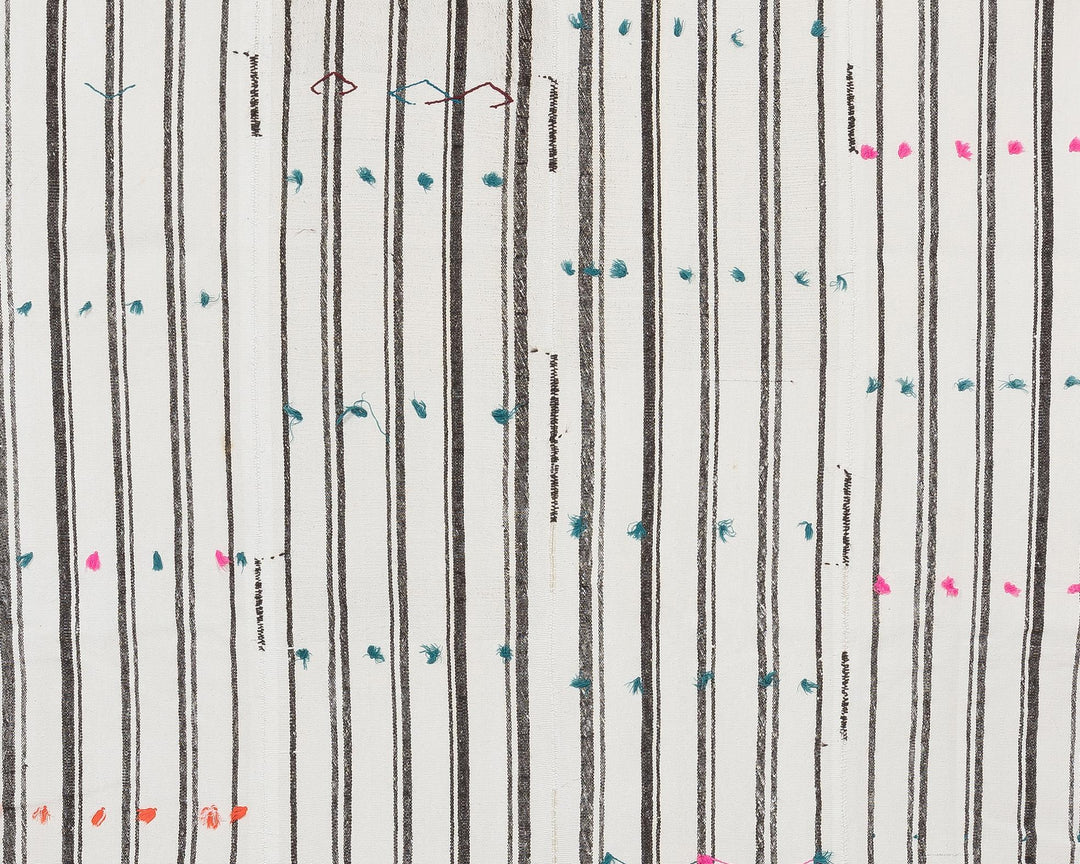 White Kilim Rug 6' 6" x 9' 9" | No. VR44539