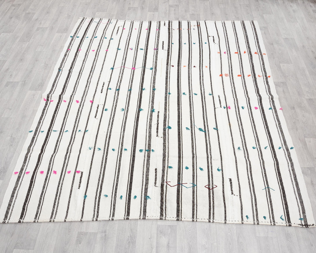 White Kilim Rug 6' 6" x 9' 9" | No. VR44539