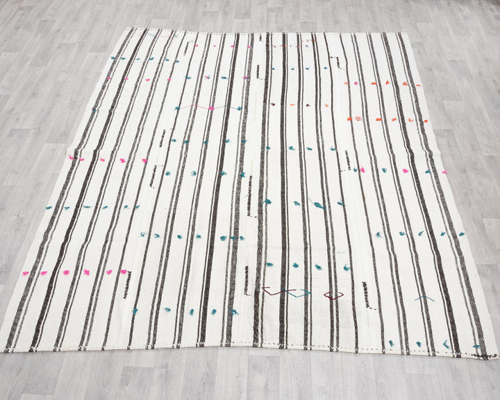 White Kilim Rug 6' 6" x 9' 9" | No. VR44539