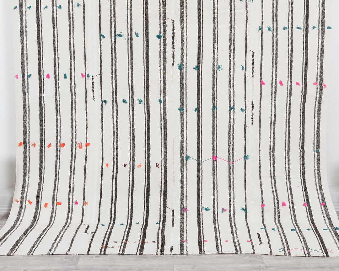 White Kilim Rug 6' 6" x 9' 9" | No. VR44539