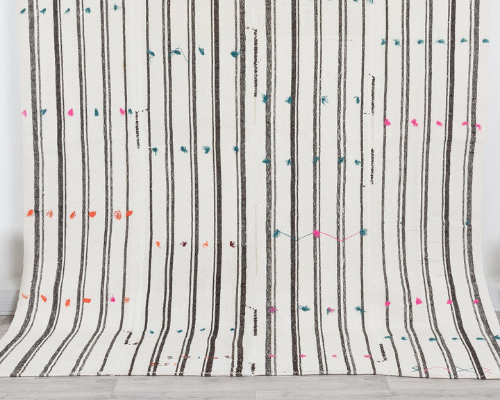 White Kilim Rug 6' 6" x 9' 9" | No. VR44539