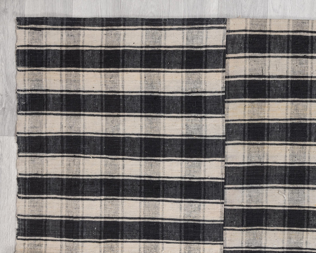 Kilim Rug 5' 3" x 8' 2" | No. VR57083