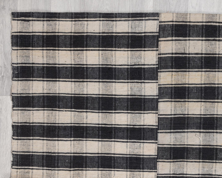Kilim Rug 5' 3" x 8' 2" | No. VR57083