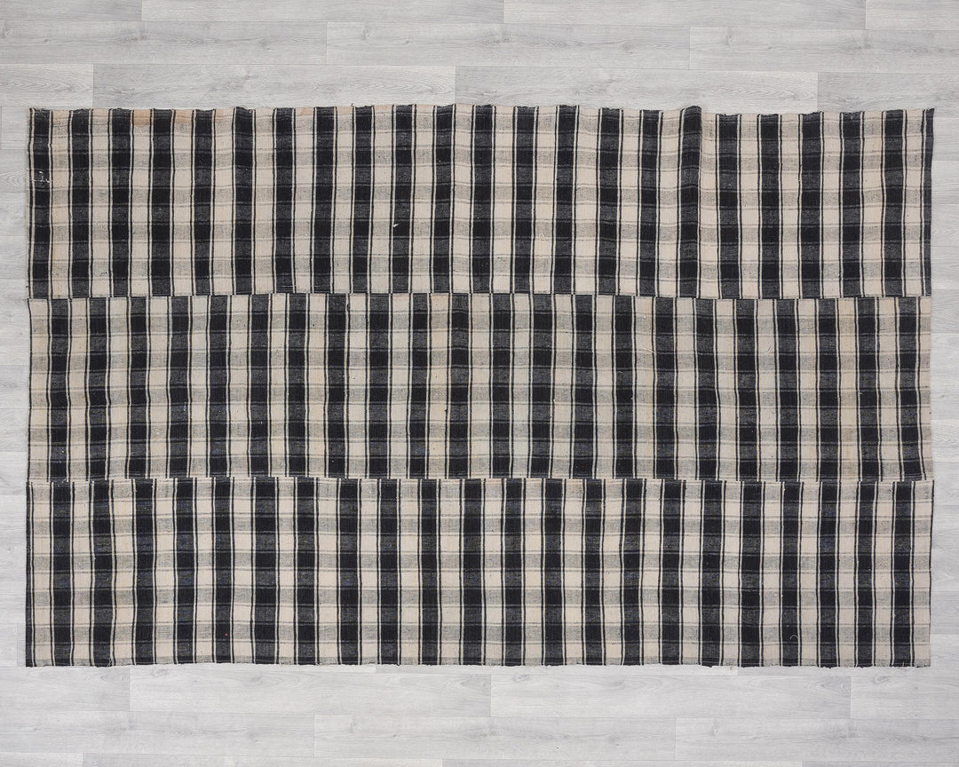 Kilim Rug 5' 3" x 8' 2" | No. VR57083