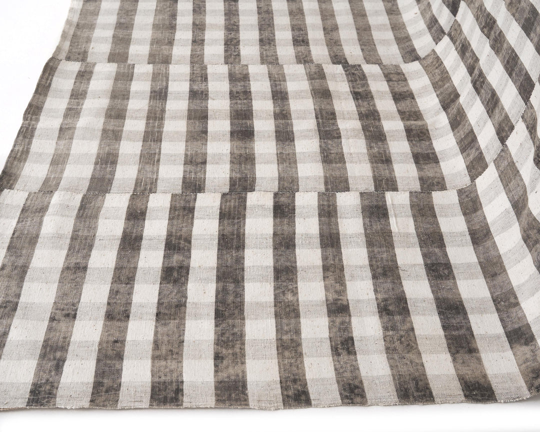 Kilim Rug 5' 6" x 9' 7" | No. VR92255
