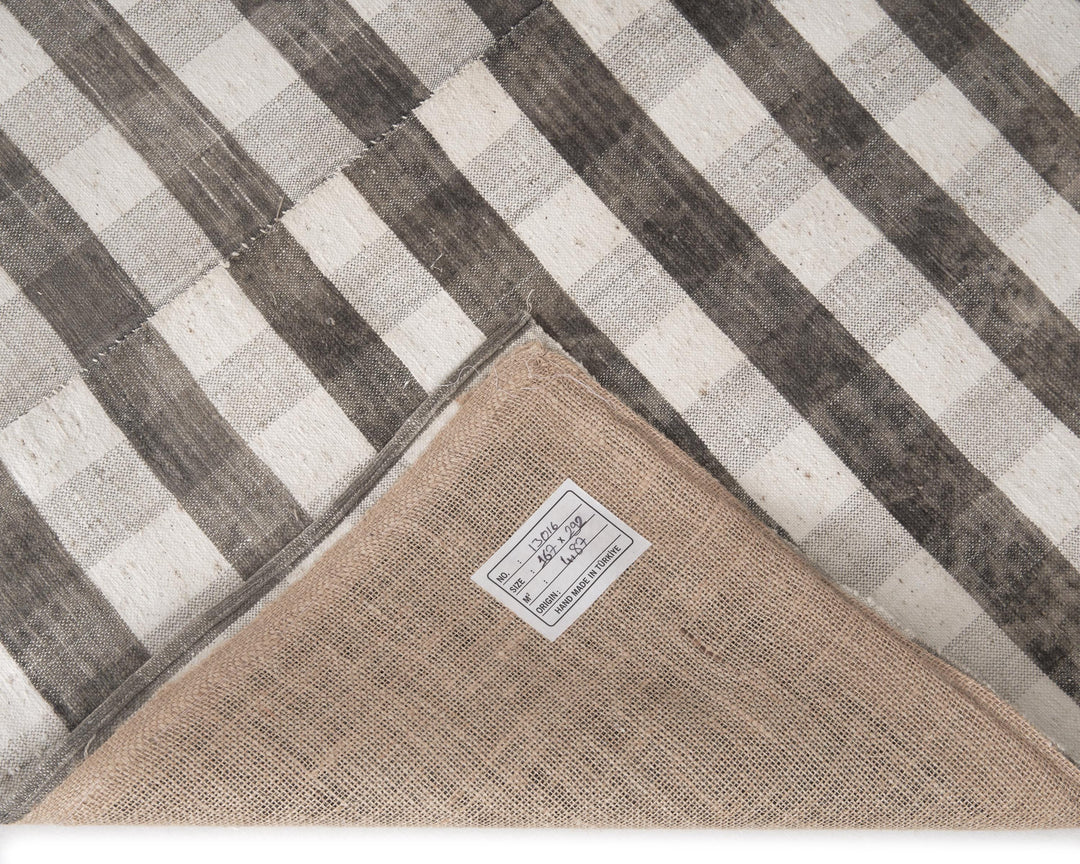 Kilim Rug 5' 6" x 9' 7" | No. VR92255
