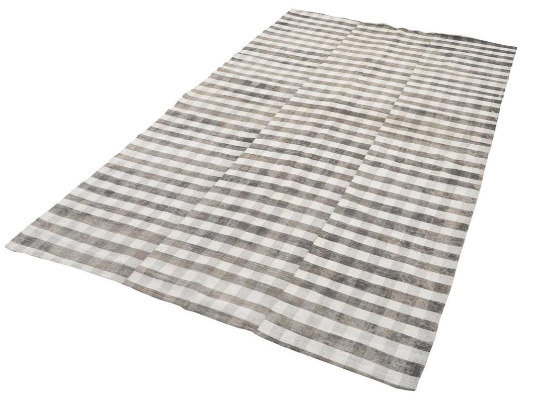 Kilim Rug 5' 6" x 9' 7" | No. VR92255