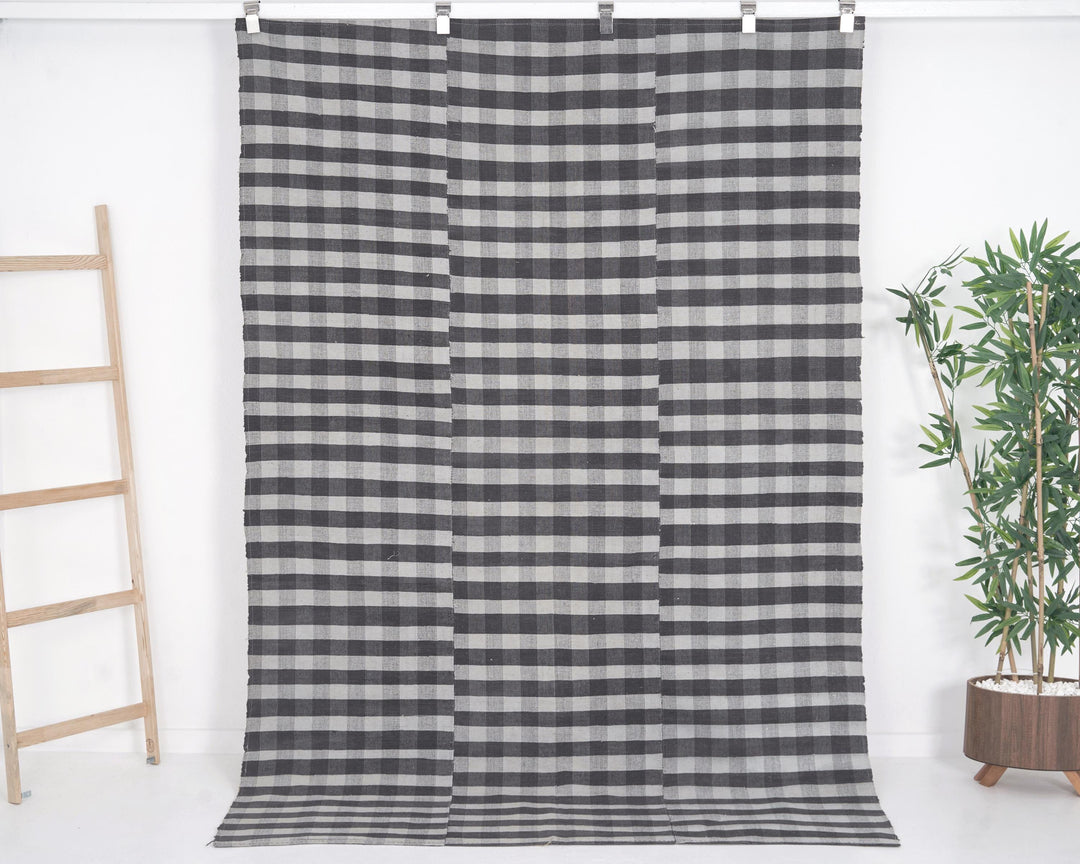 Kilim Rug 5' 2" x 7' 8" | No. VR20071