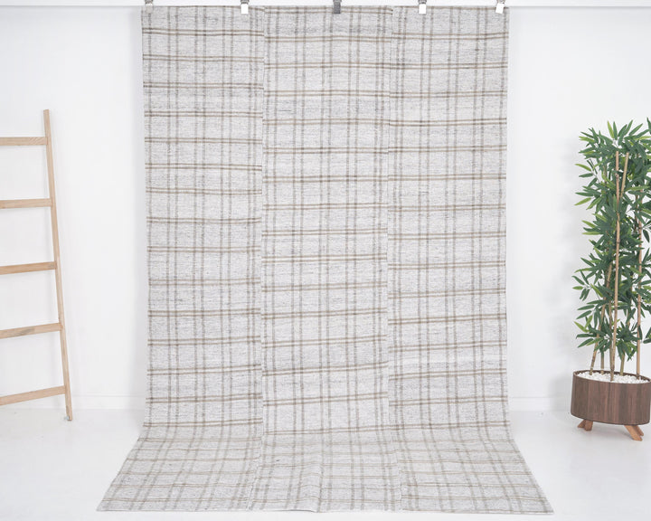 White Kilim Rug 5' 5" x 9' 4" | No. VR25209