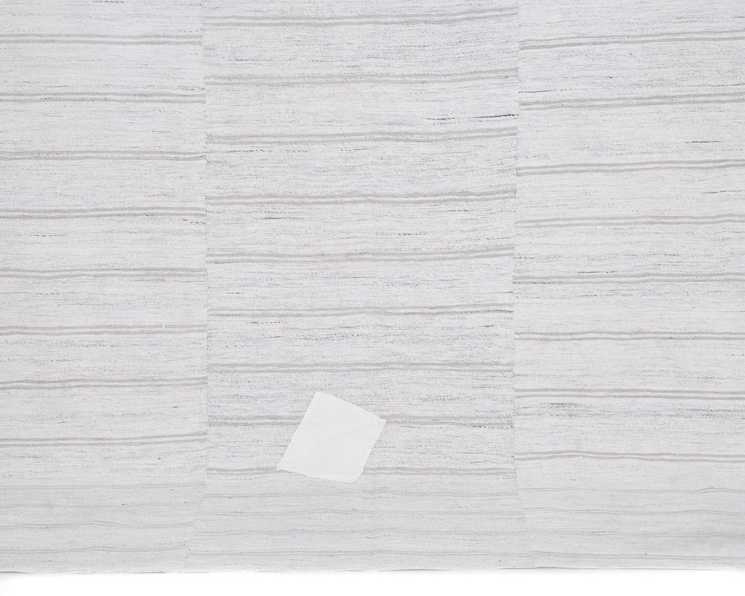 White Kilim Rug 5' 6" x 8' | No. VR70551