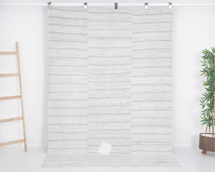 White Kilim Rug 5' 6" x 8' | No. VR70551
