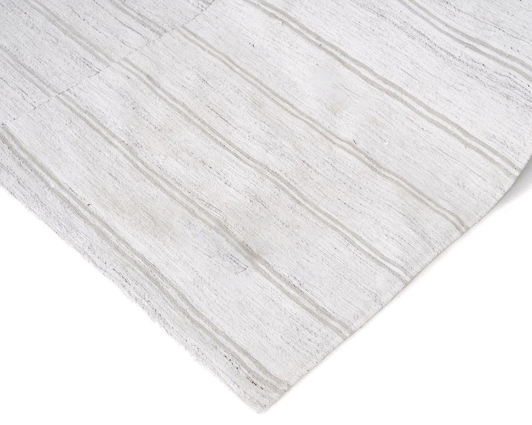 White Kilim Rug 5' 6" x 8' | No. VR70551