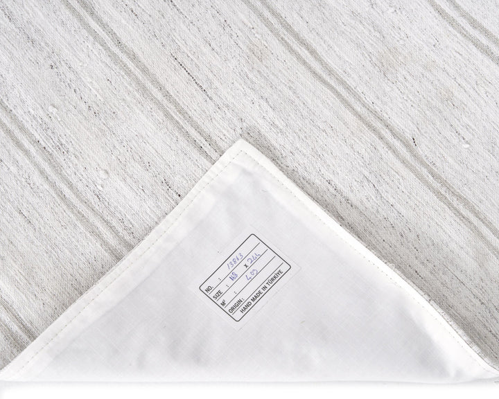 White Kilim Rug 5' 6" x 8' | No. VR70551