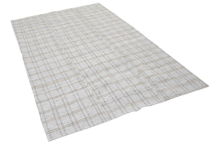 White Kilim Rug 5' 5" x 9' 4" | No. VR25209