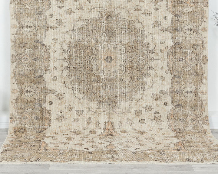 Beige Oushak Rug 5' 11" x 9' | No. VR29258