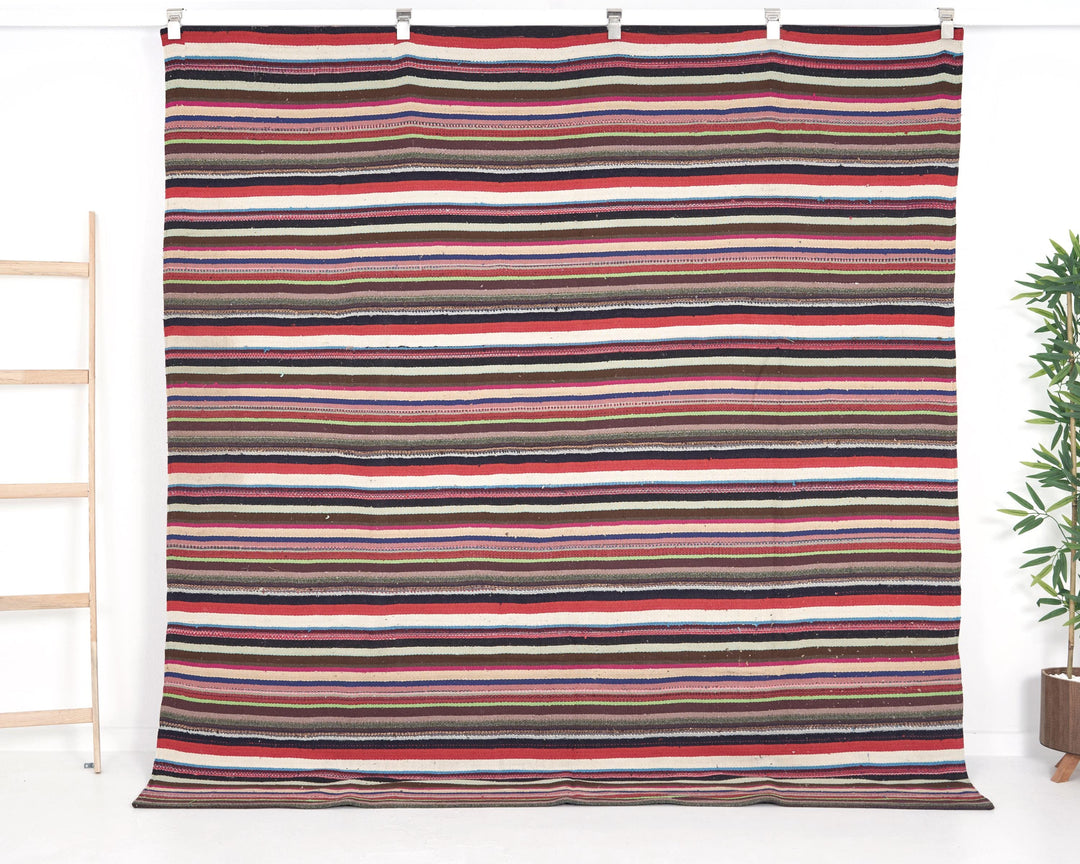 Kilim Rug 6' 8" x 7' 2" | No. VR18923