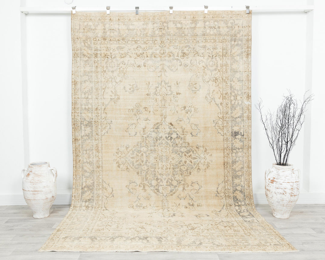 Neutral Oushak Rug 6' 3" x 9' 9" | No. VR64918