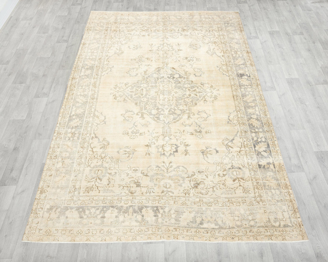Neutral Oushak Rug 6' 3" x 9' 9" | No. VR64918