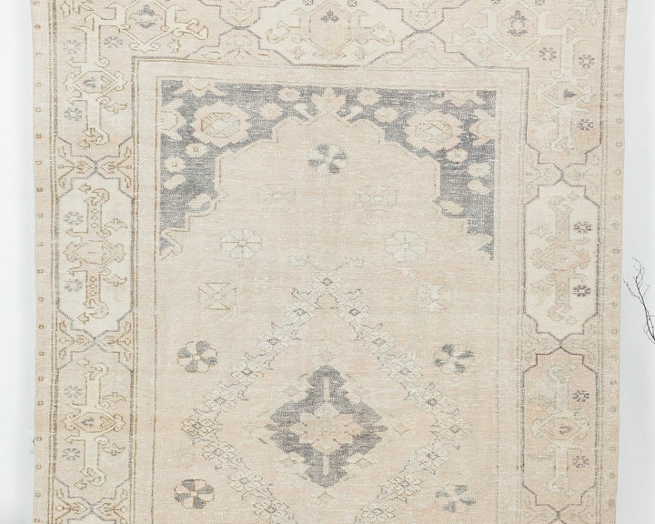 Beige Oushak Rug 6' 2" x 9' 4" | No. VR82171