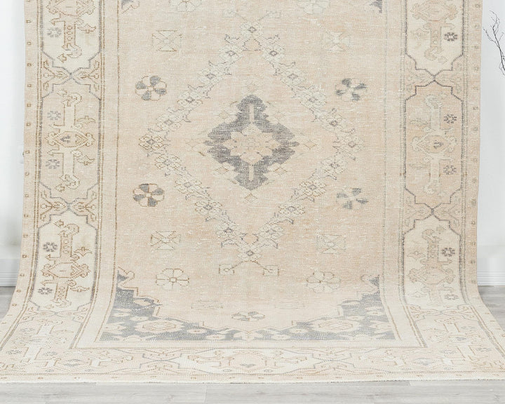 Beige Oushak Rug 6' 2" x 9' 4" | No. VR82171