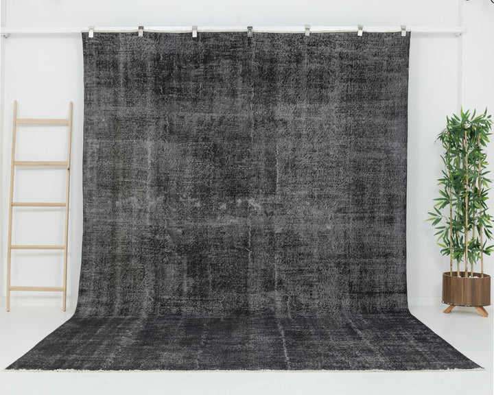 Black Oushak Rug 0' x 11' 2" | No. VR18034