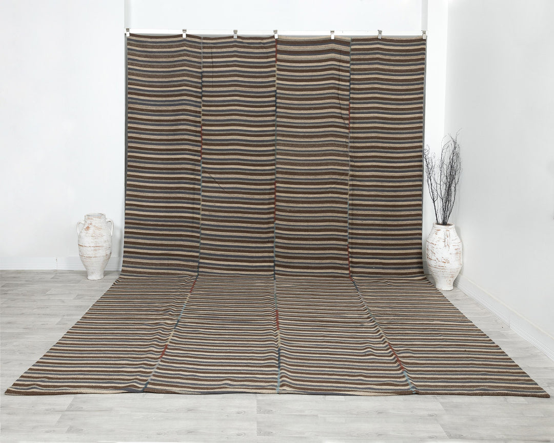 Brown Kilim Rug 9' 10" x 13' 1" | No. VR31162