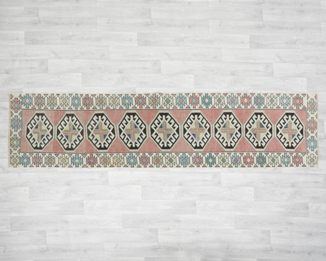 Runner Rug 2' 2" x 8' 10" | No. VR34544